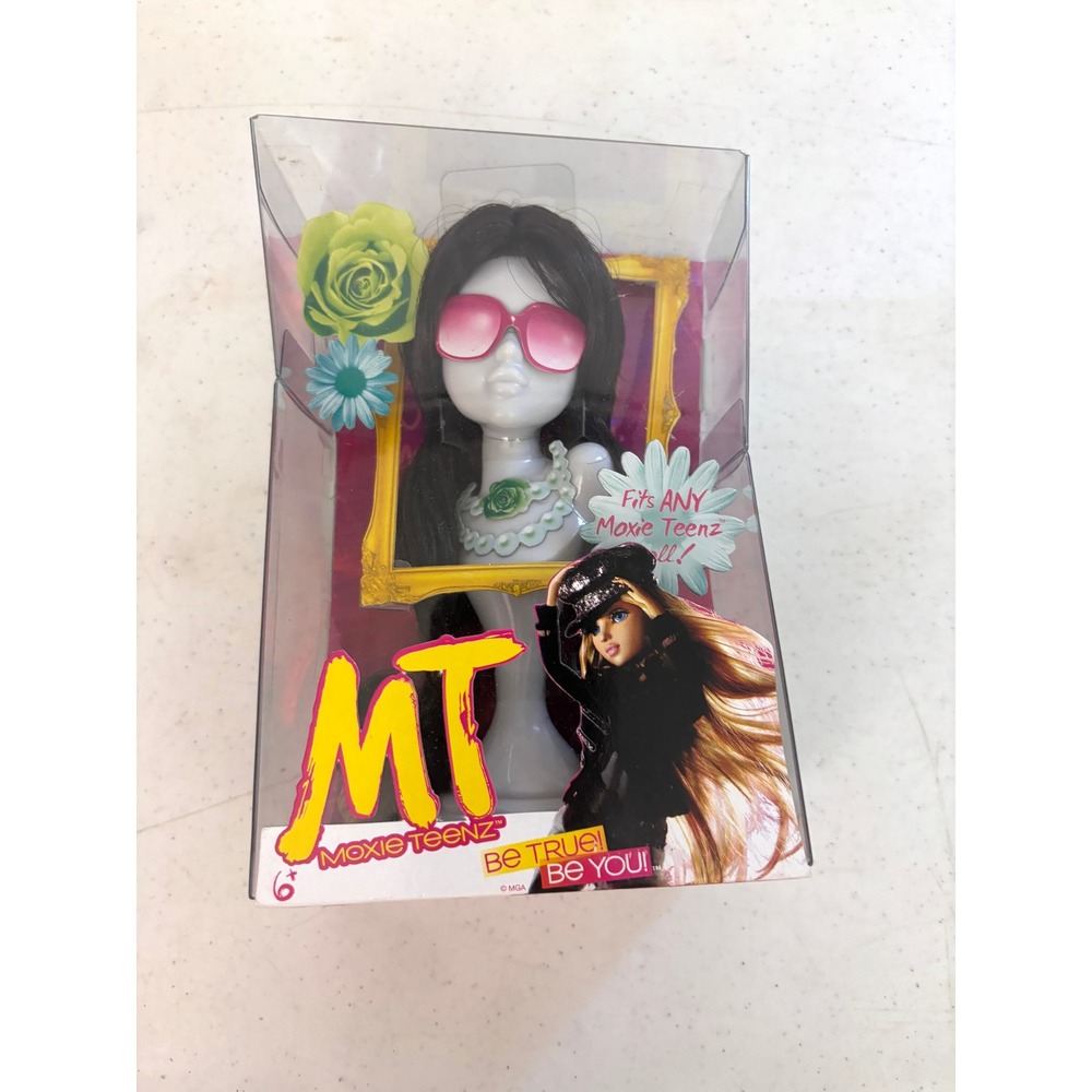 Moxie Teenz Brunette Wig Sunglasses Necklace Accessory Pack 501008 Sealed